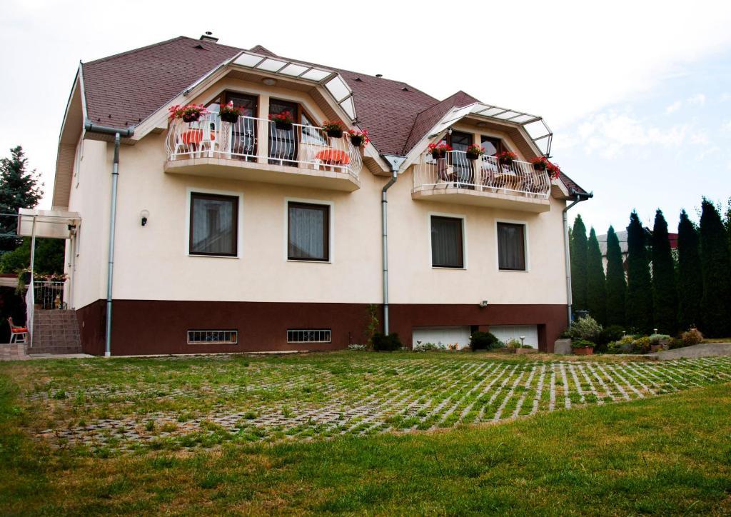 Varga Apartmanhaz 잘라카로쉬 외부 사진
